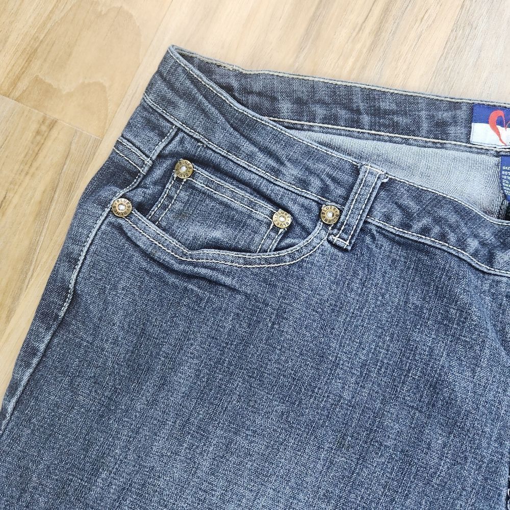 Swak Gray Embossed Back Pocket Capri Jeans Size 18 — image 7 of 8